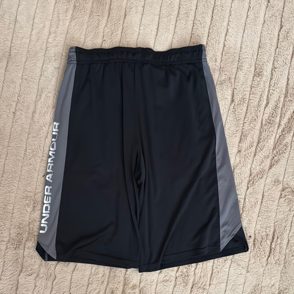 Under Armour Black and Gray Athletic Shorts Lightweight Performance